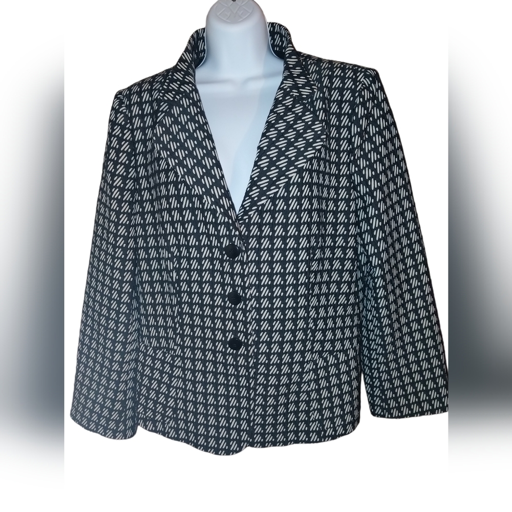 Armani Collezioni Monochromatic Blazer.  Brand New Condition.  Size 16.